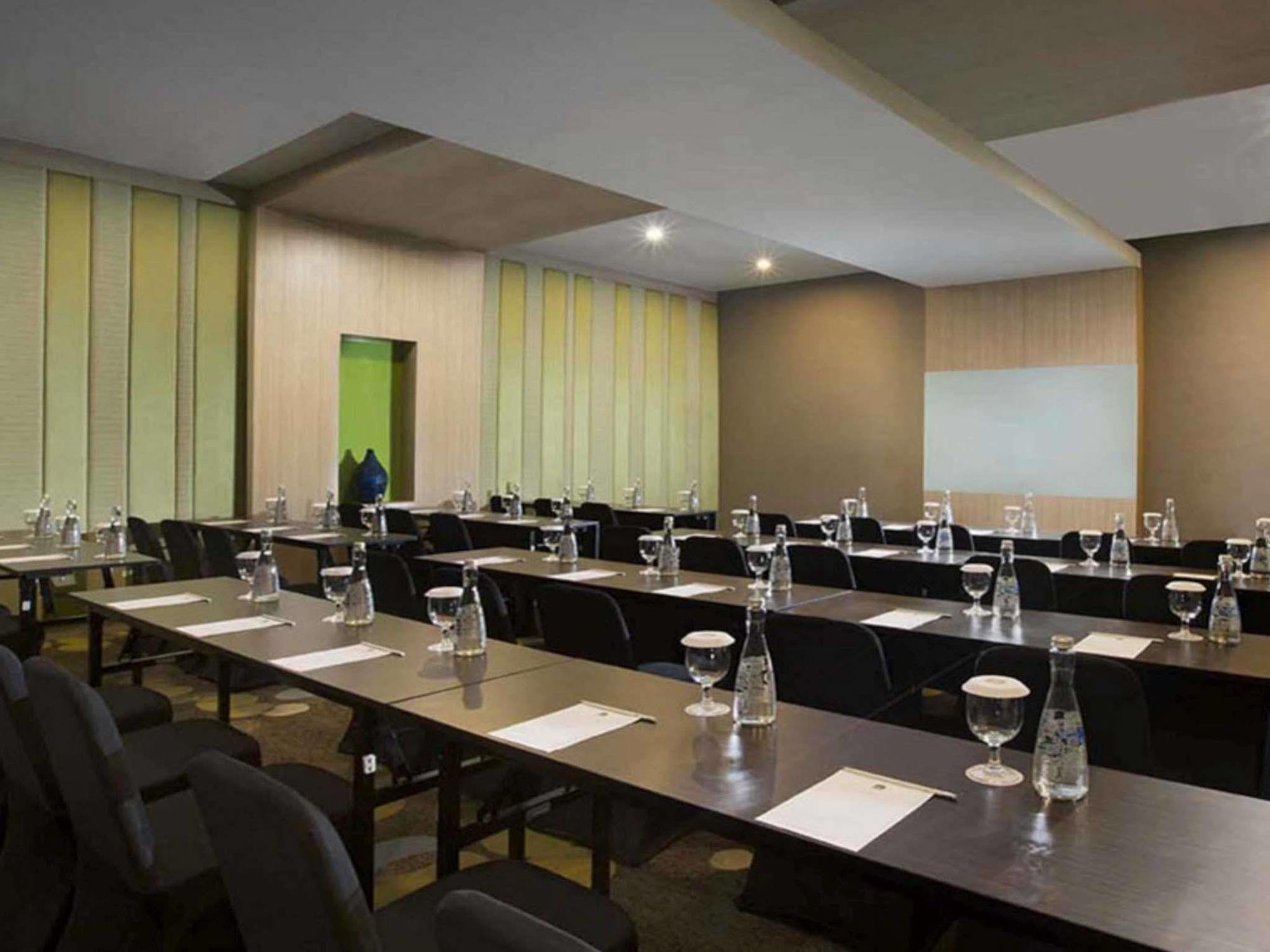 Hotel Swiss-Belcourt Bogor Exteriér fotografie